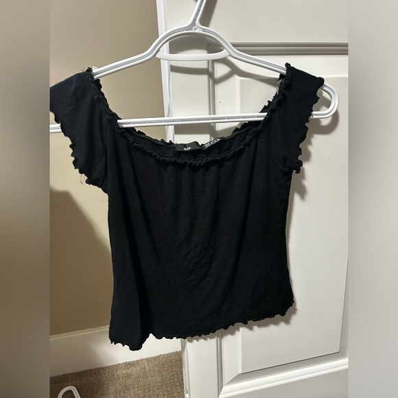Off the shoulder top trim detailing - Picture 2 of 4
